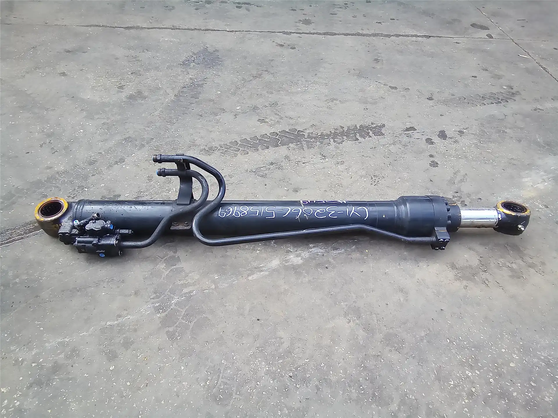 USED RH BOOM CYL image 2