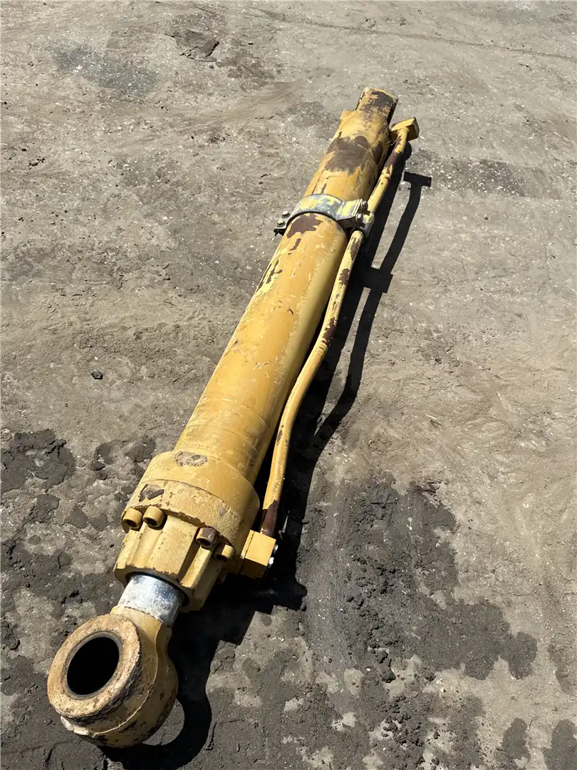 USED BUCKET CYLIND image 2