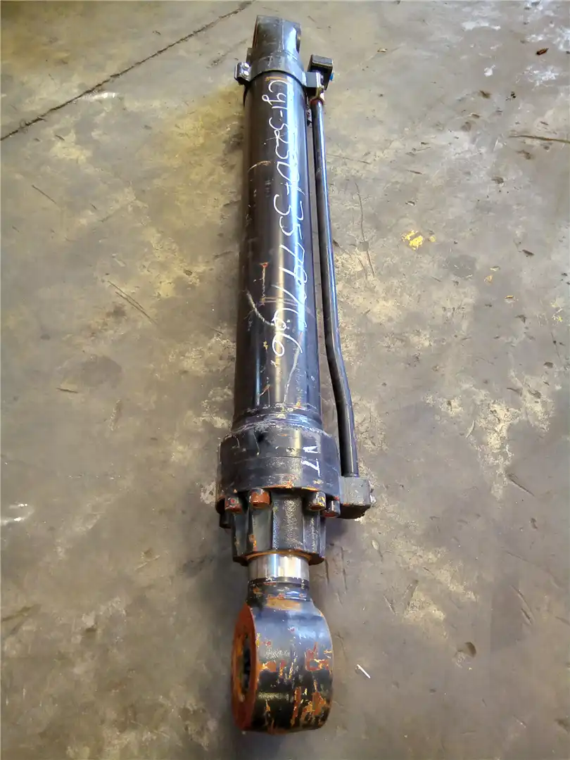 USED BUCKET CYLIND image 2