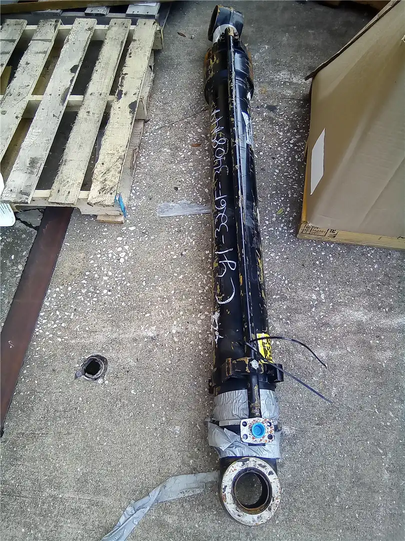 USED BUCKET CYL image 2