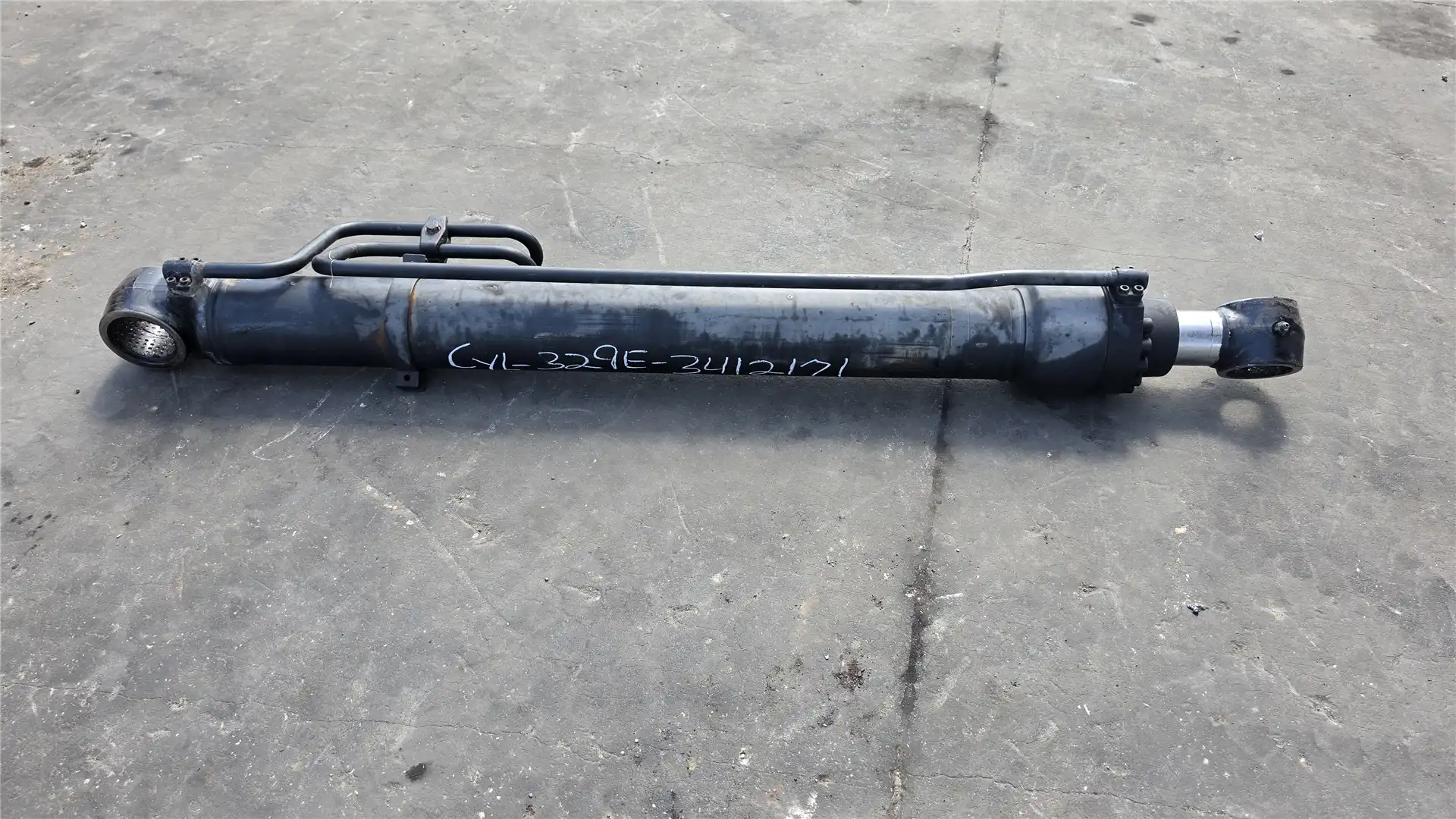 USED RH BOOM CYL indicator image 1