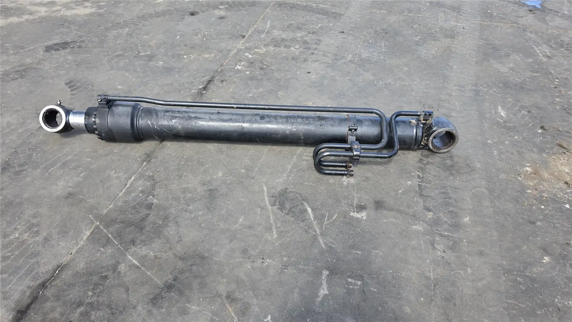 USED RH BOOM CYL image 2
