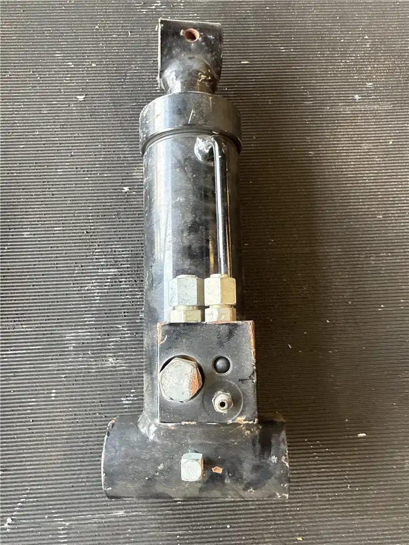 USED CYLINDER indicator image 1