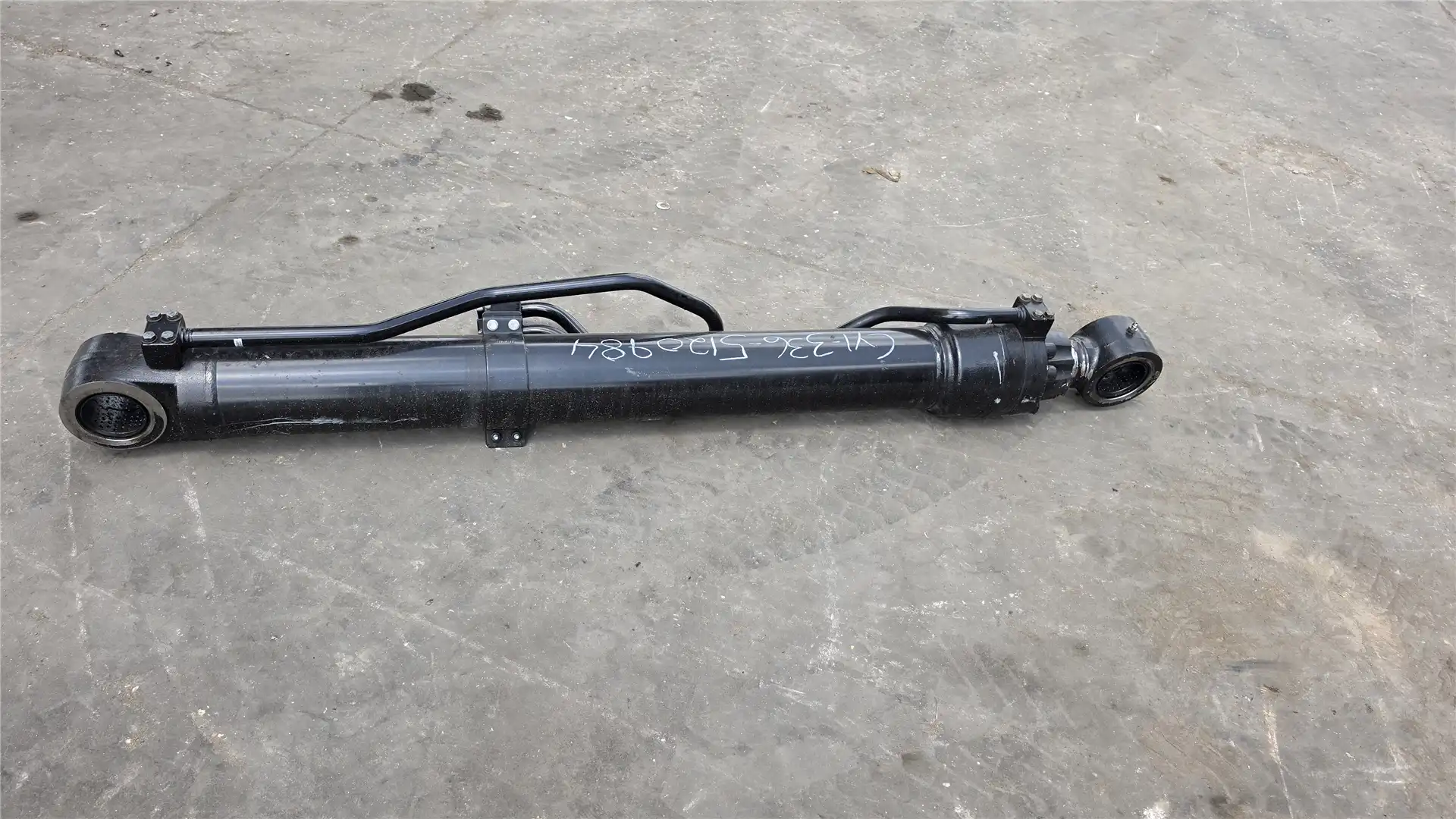 USED LH BOOM CYL indicator image 1