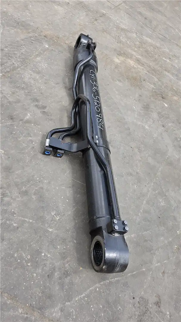 USED LH BOOM CYL image 2