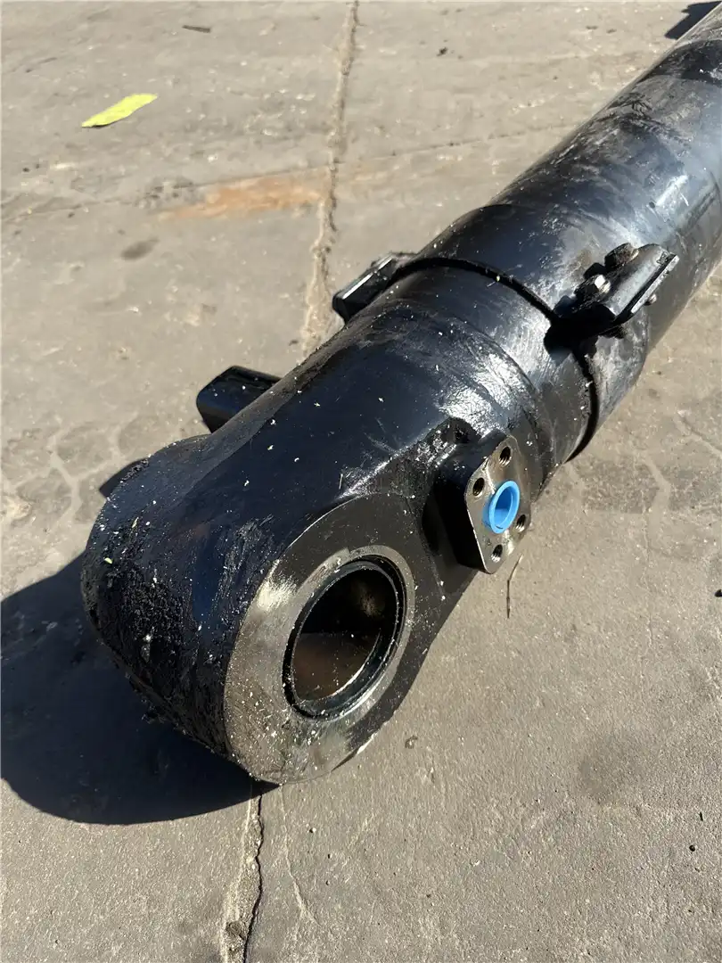 USED BUC CYLINDER image 3