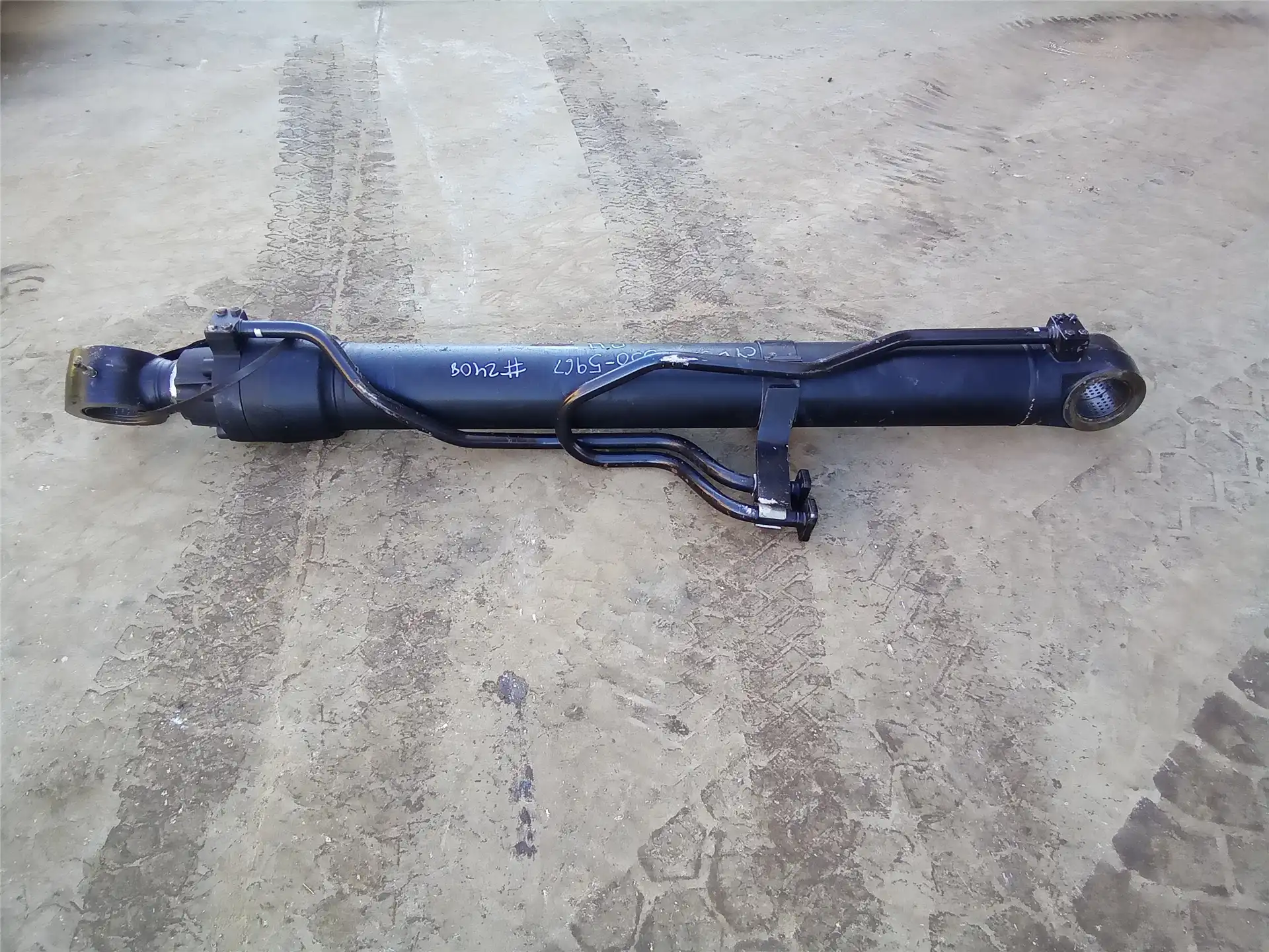 USED RH BOOM CYL indicator image 1