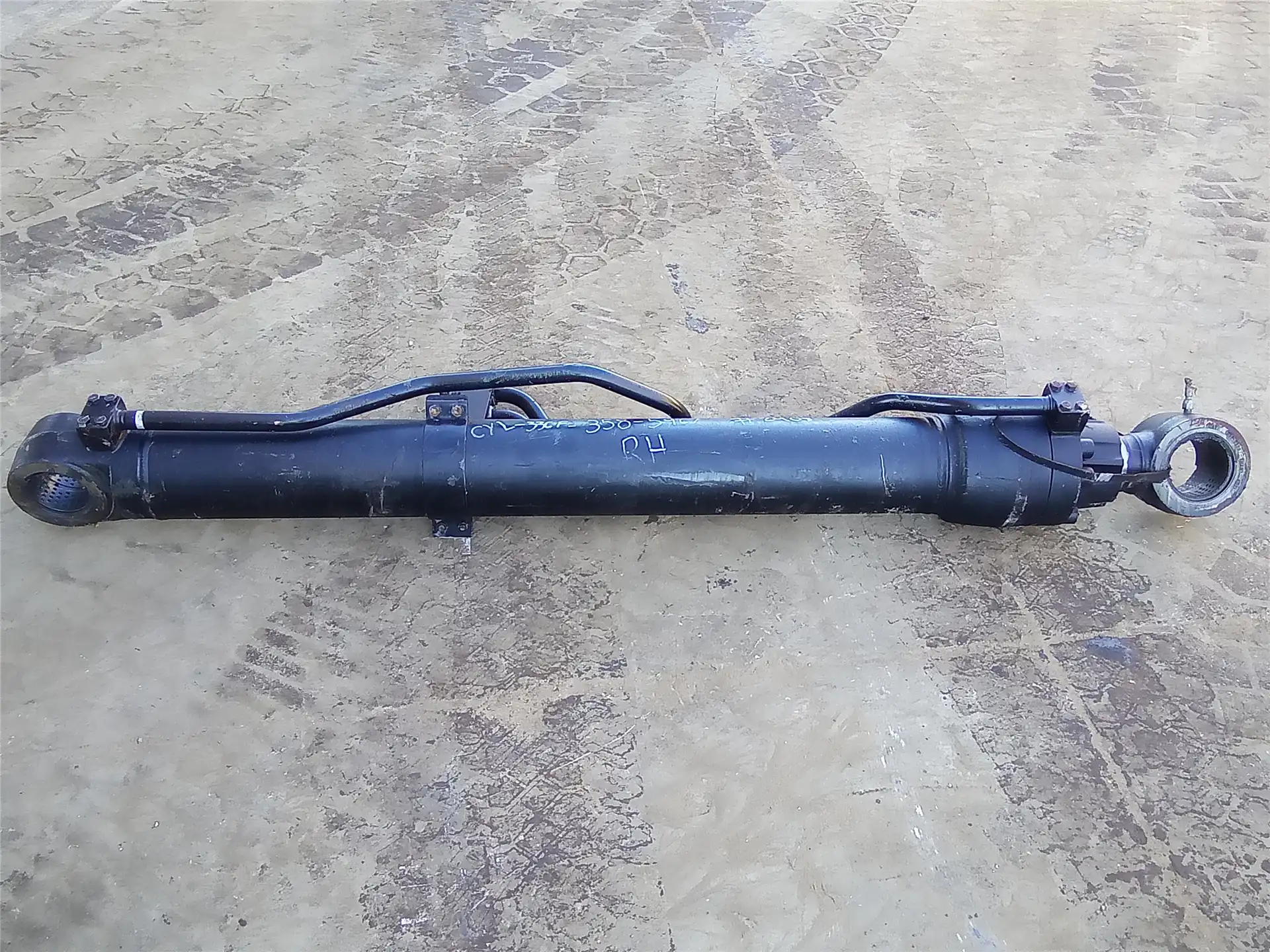 USED RH BOOM CYL image 2