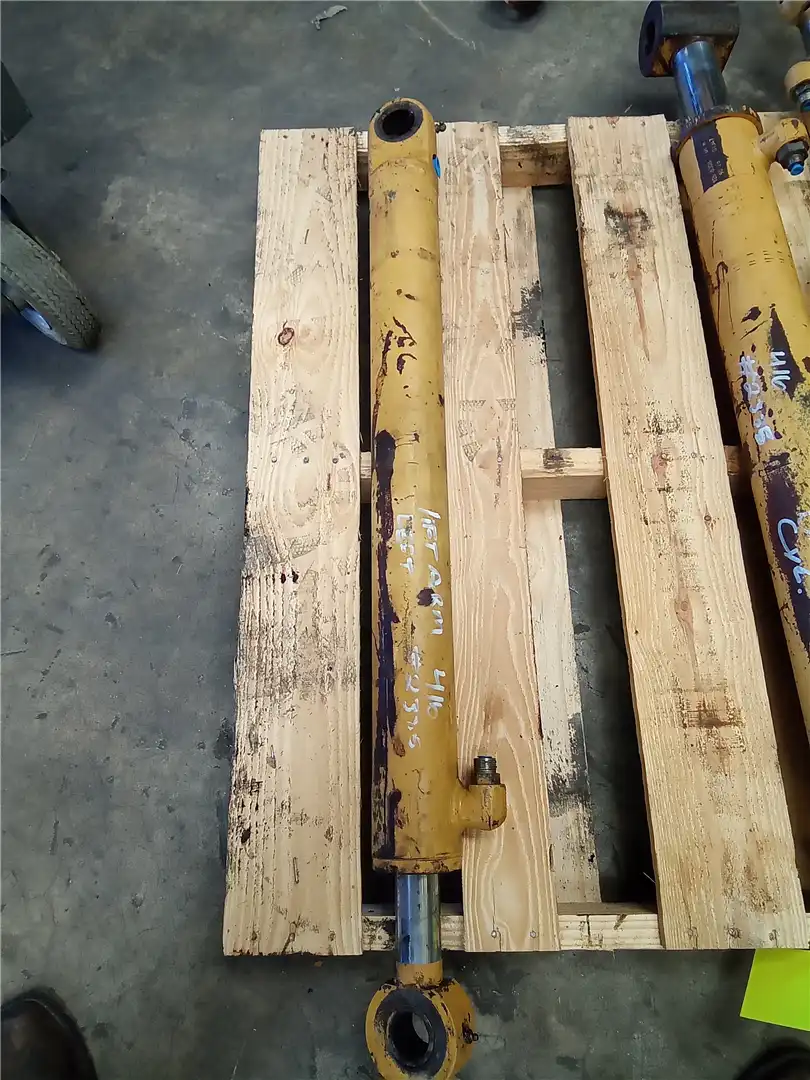 USED LIFT CYLINDER image 2