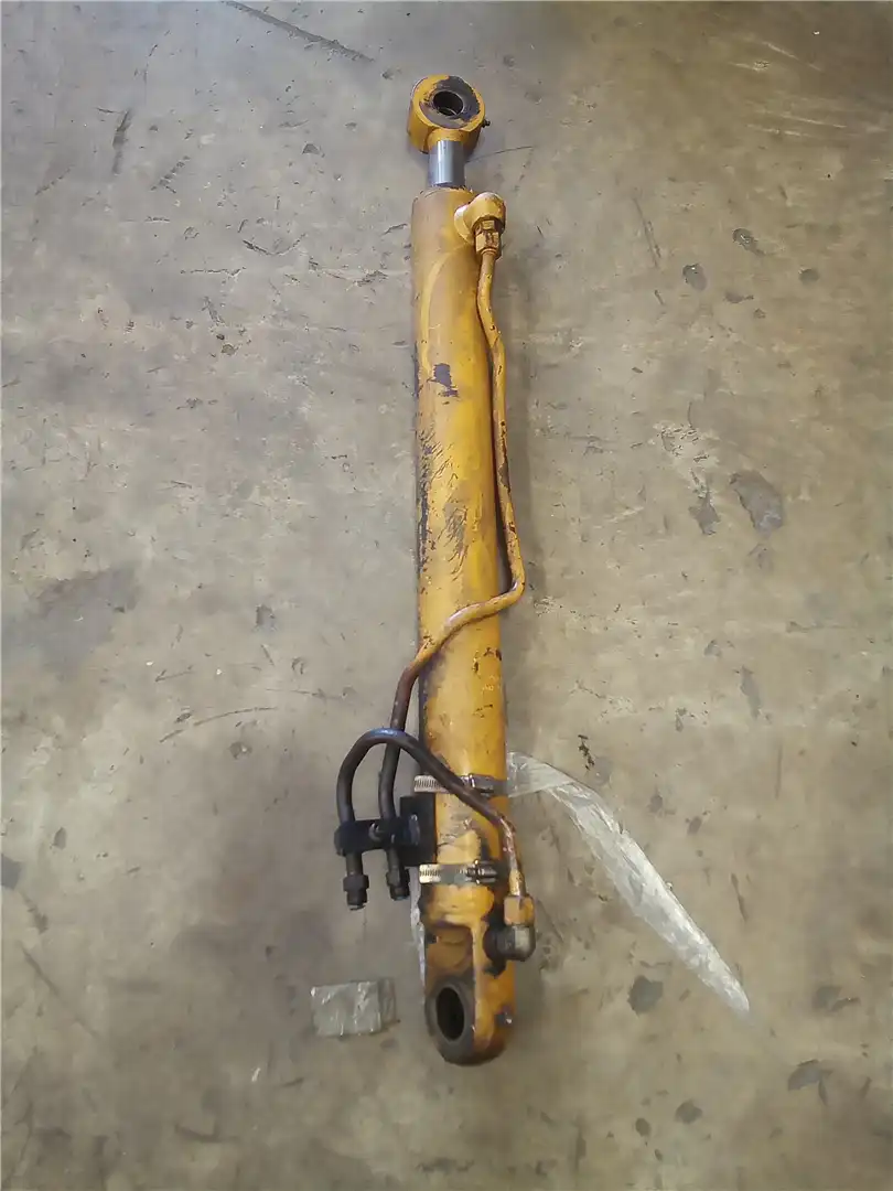 USED LIFT CYLINDER image 3
