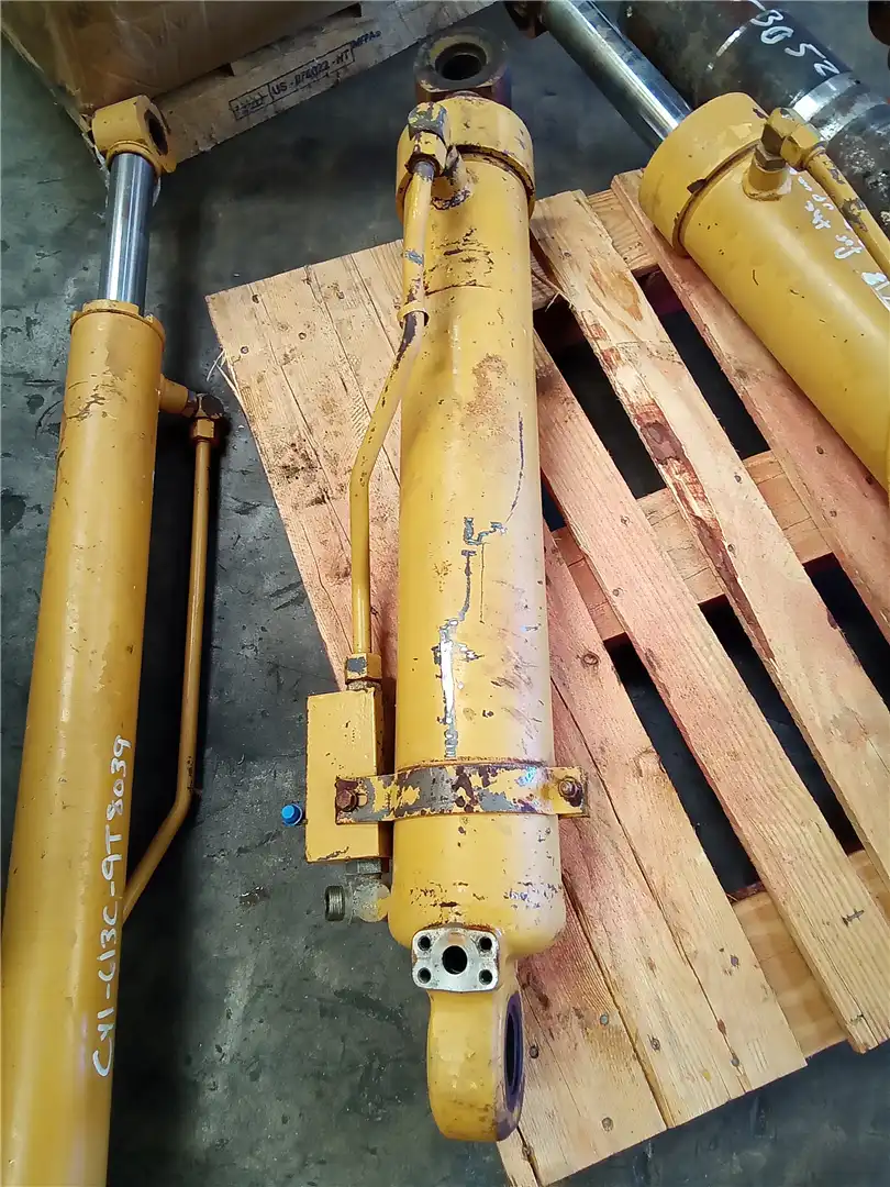USED LIFT CYLINDER image 2