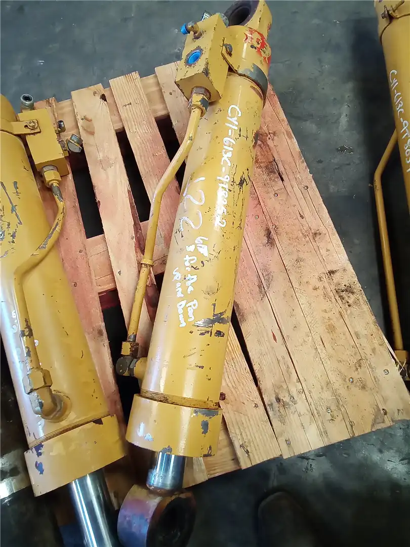USED LIFT CYLINDER image 3