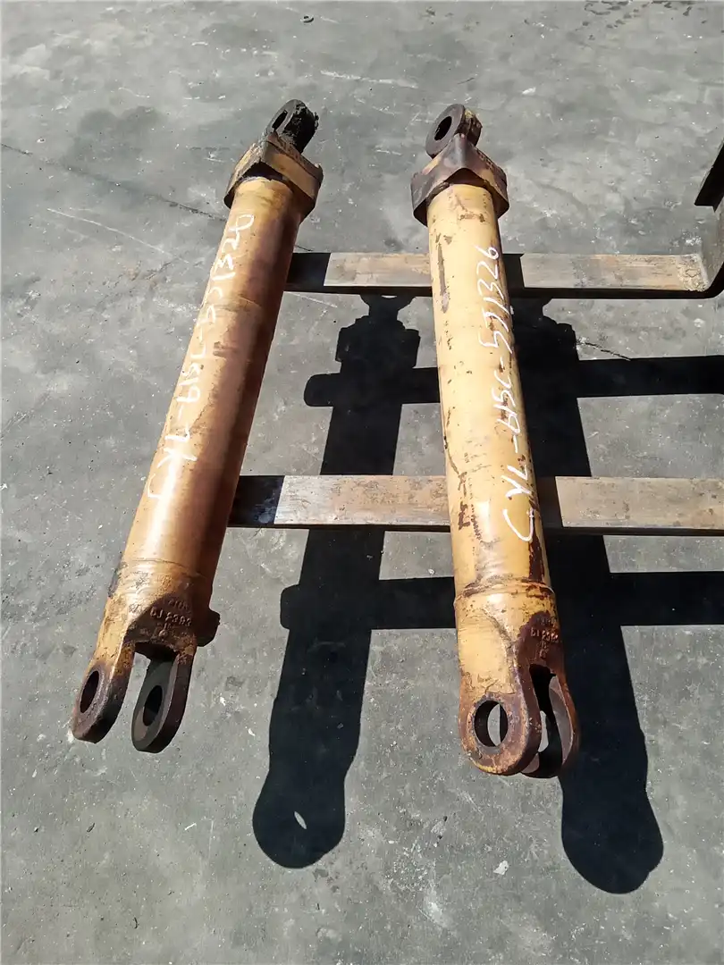 USED STEERING CYL image 3