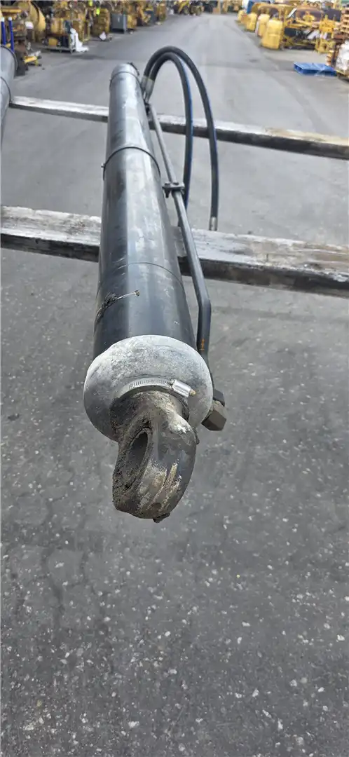 USED HOIST CYL image 2