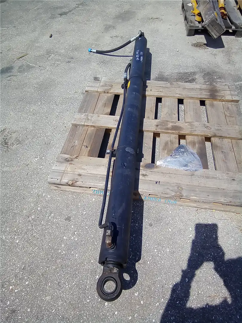 USED HOIST CYL image 2