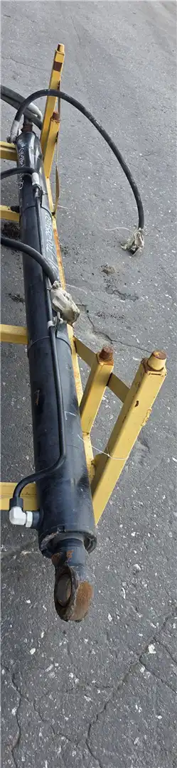USED HOIST CYL image 6