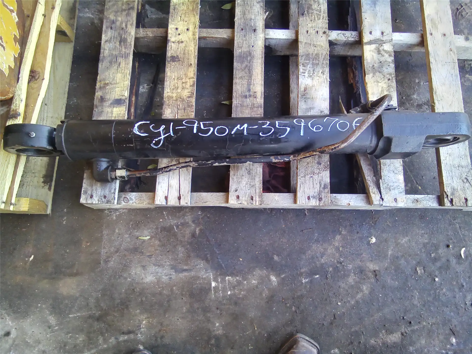 USED STEERING CYLI image 2