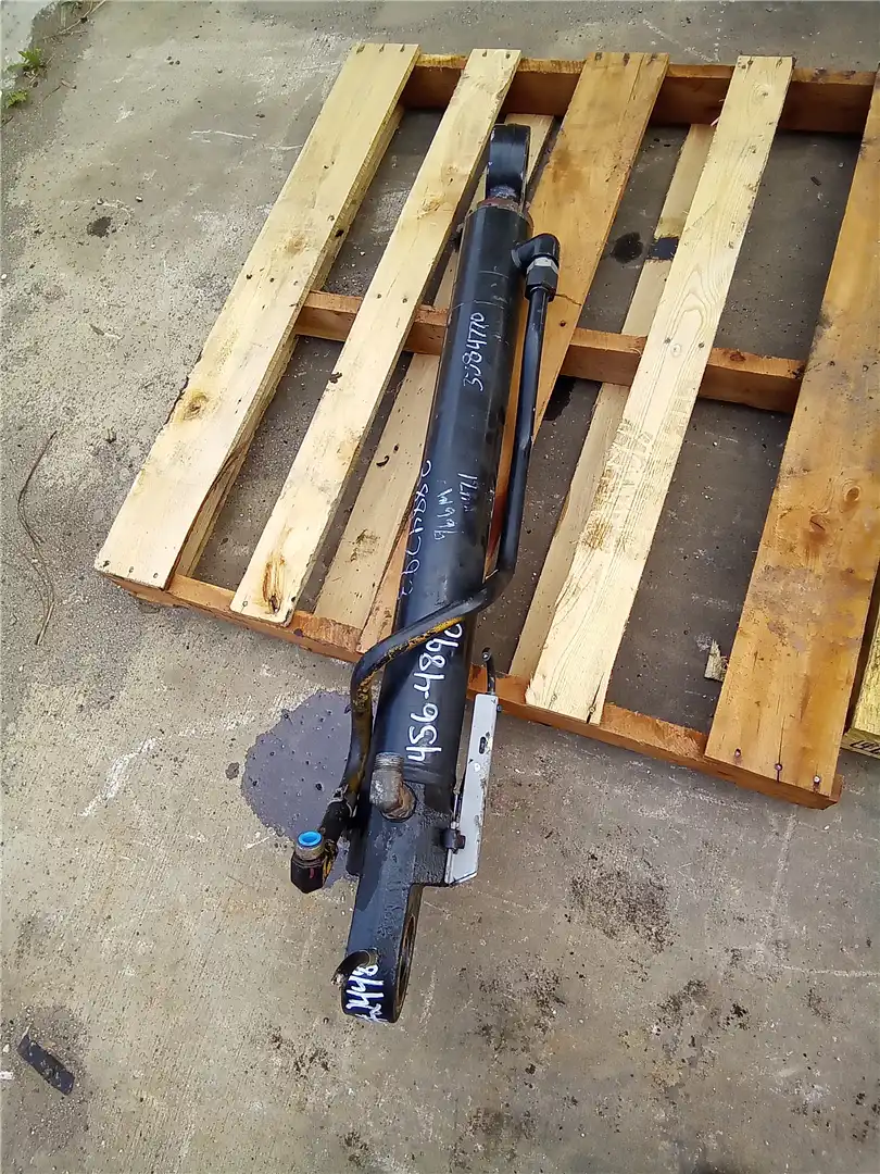USED STEERING CYLI image 2