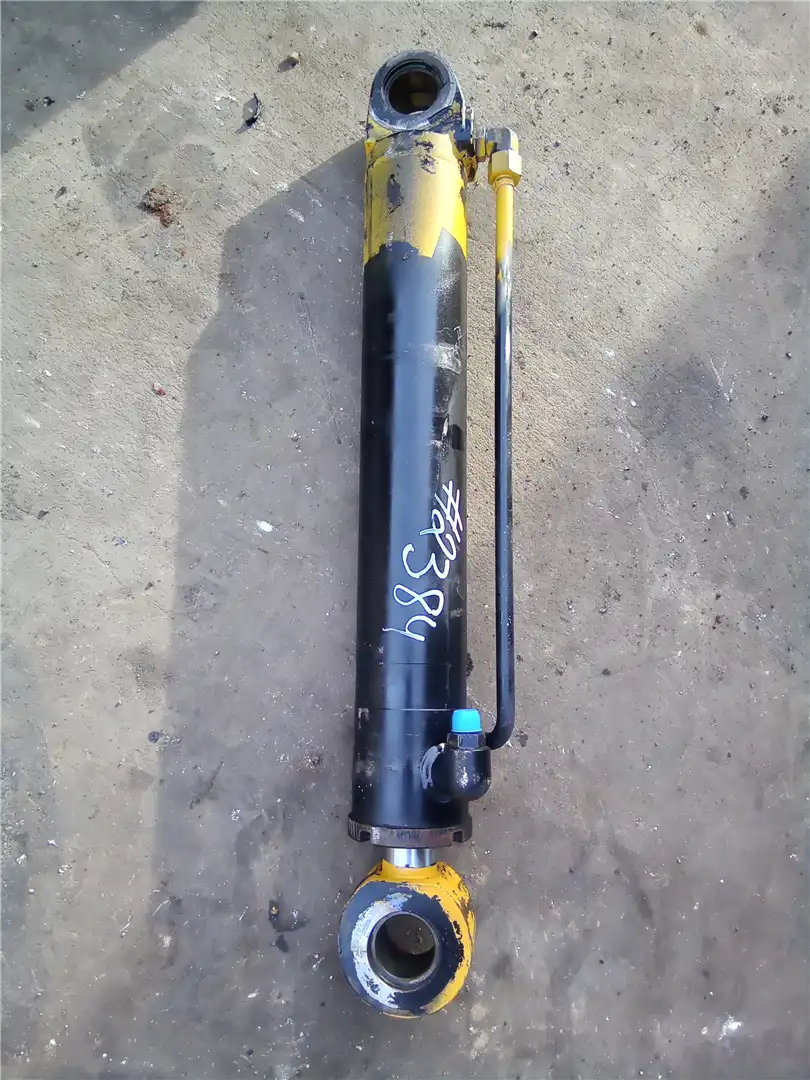 USED LIFT CYL image 2