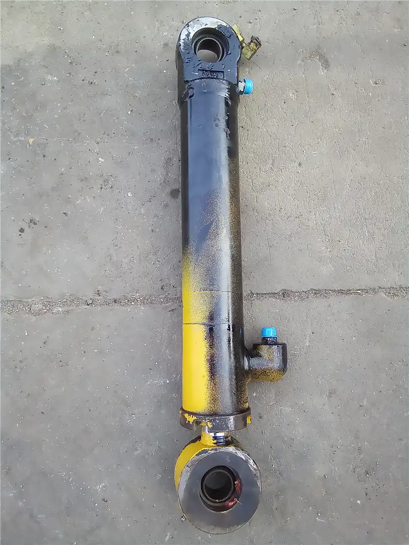 USED STEER CYL image 2