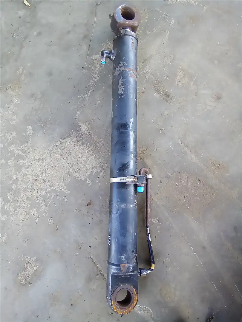 USED LIFT CYL image 2