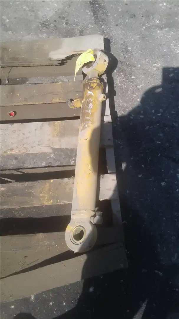 USED STEERING CYL indicator image 1