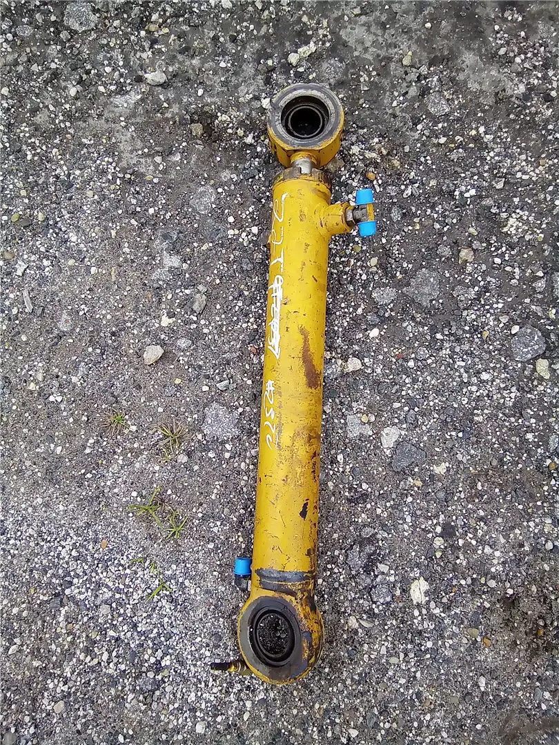 USED STEERING CYL image 2