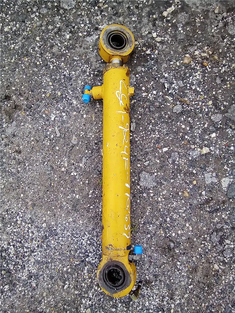USED STEERING CYL image 3