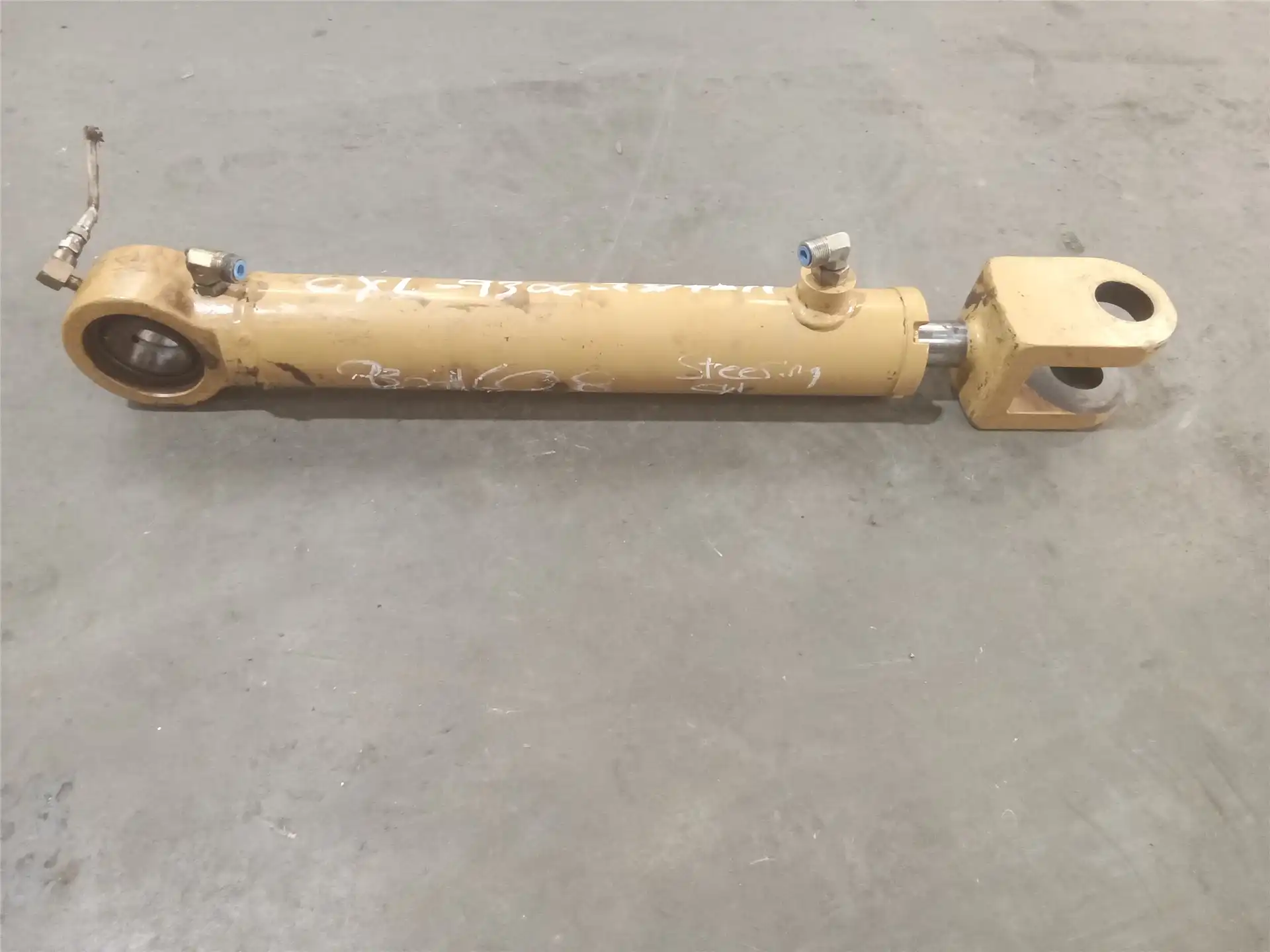 USED STEER CYL image 2