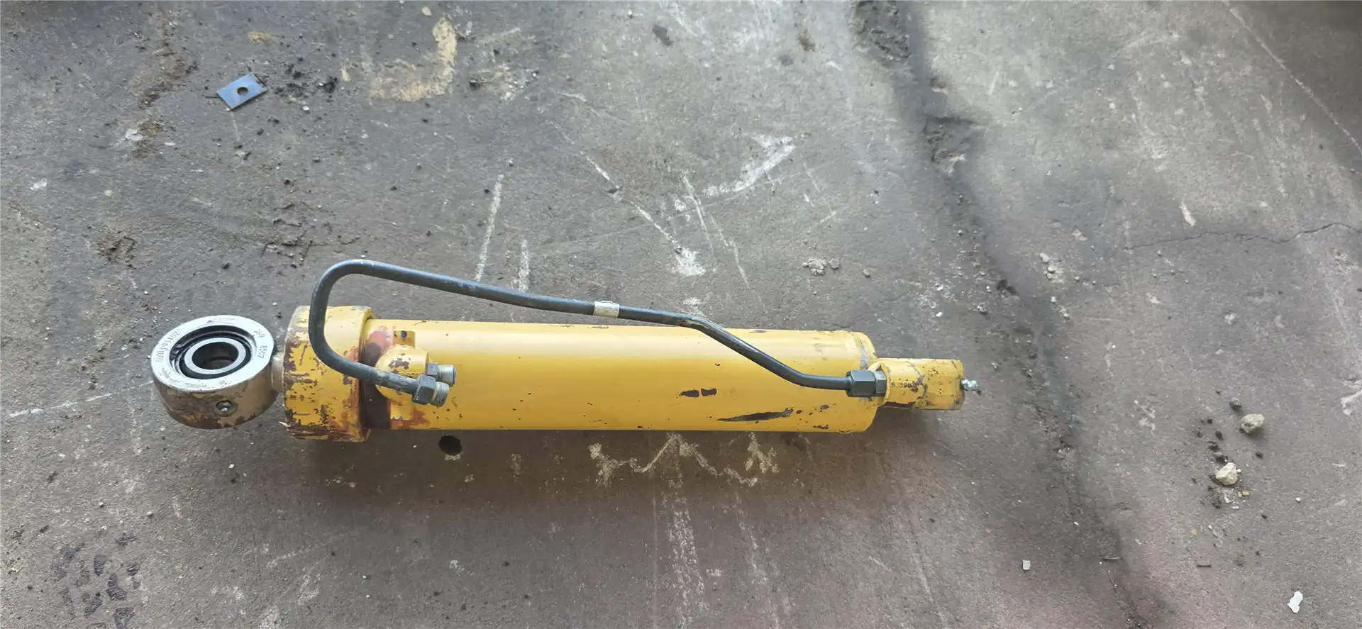 USED LIFT CYL image 2