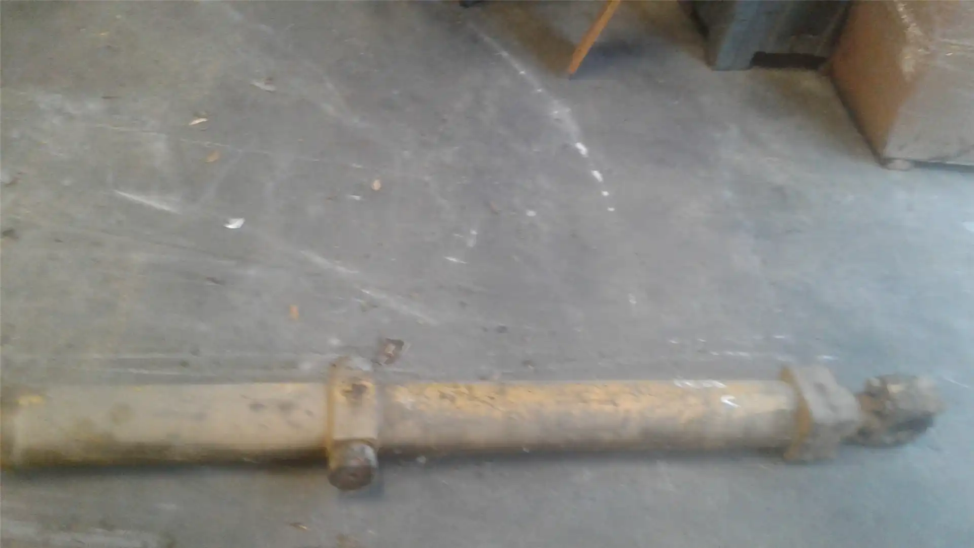 USED LIFT CYLINDER image 2