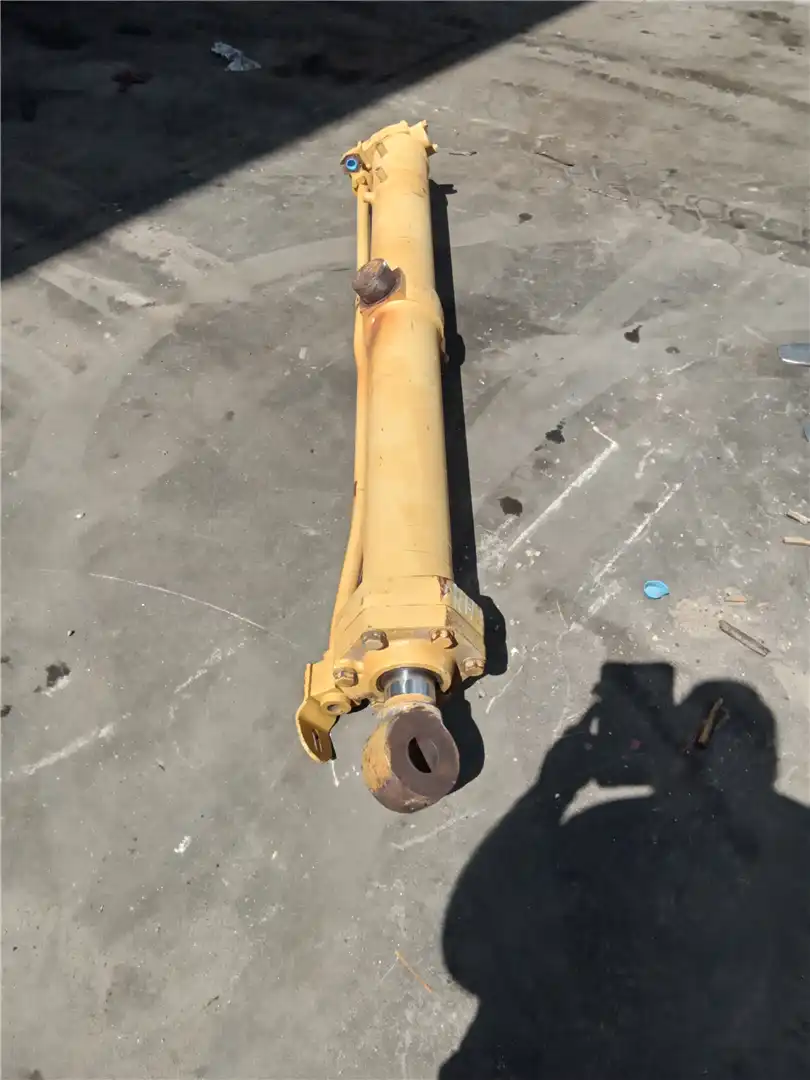 USED LIFT CYL image 2