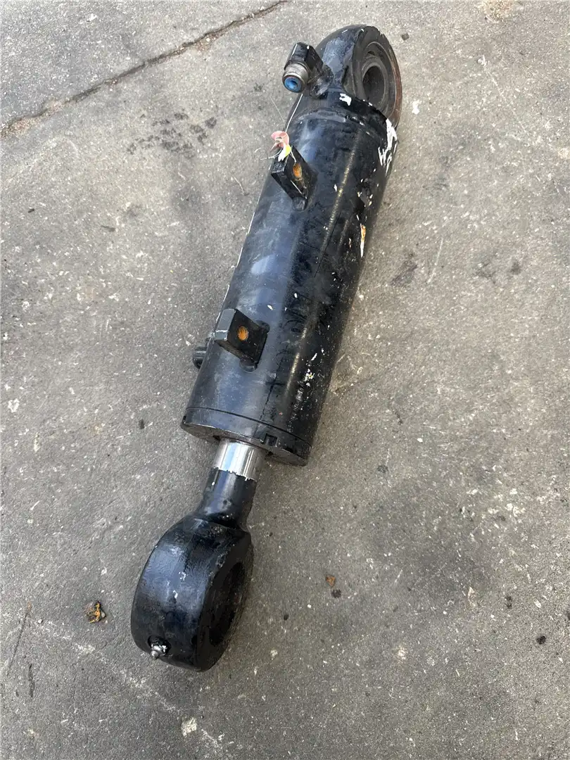 USED TILT CYLINDER image 2