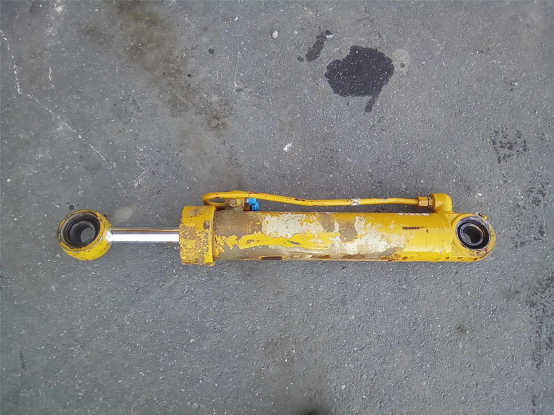 USED LIFT CYL image 2