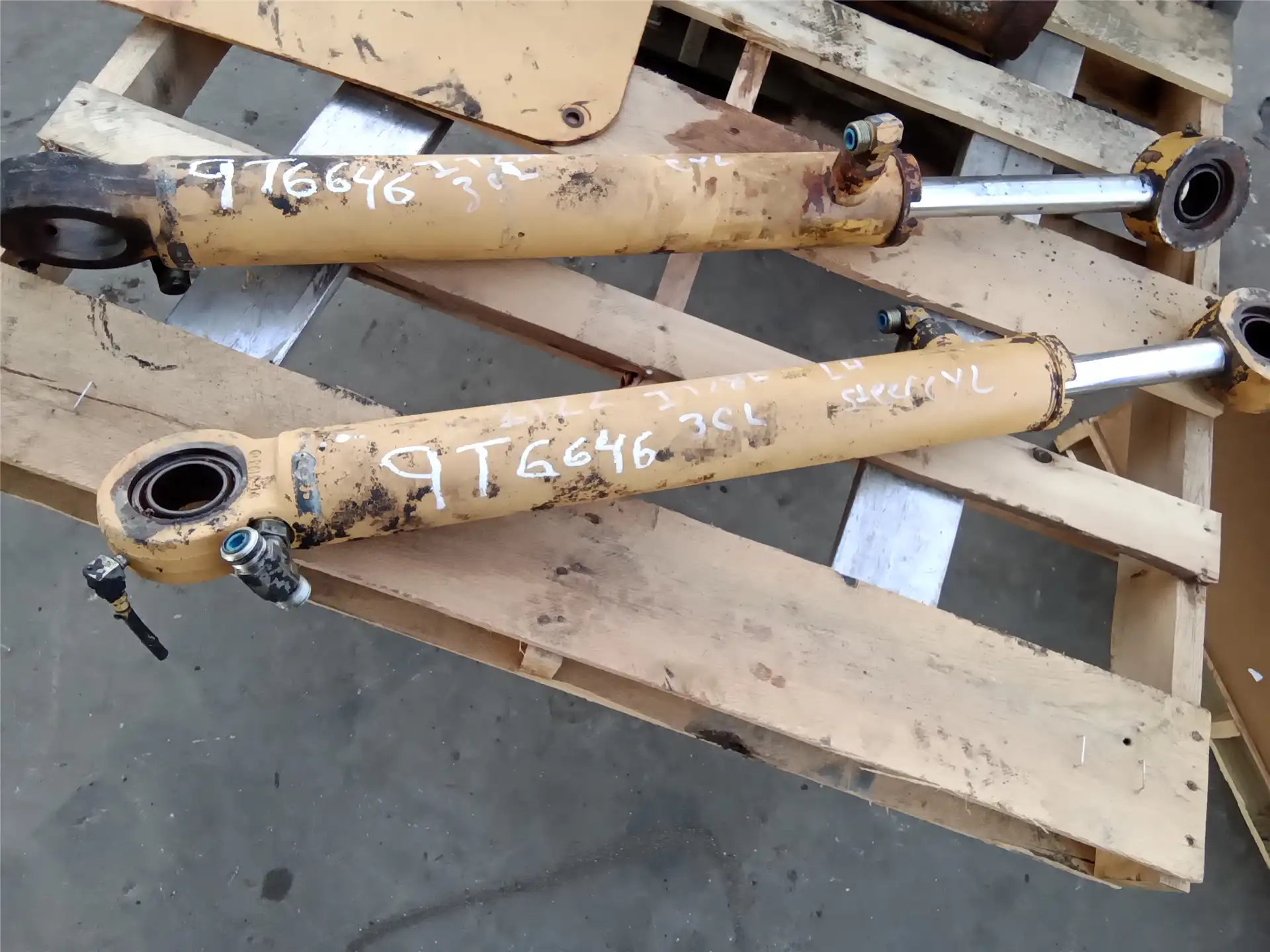 USED STEER CYLINDE indicator image 1