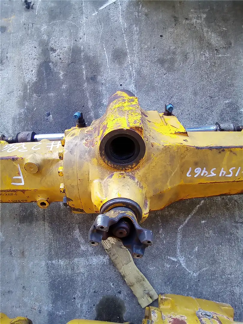 USED FRONT AXLE image 3