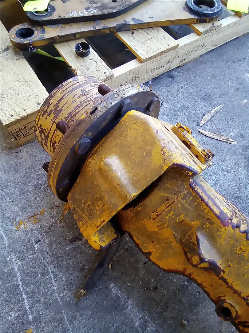 USED FRONT AXLE image 4