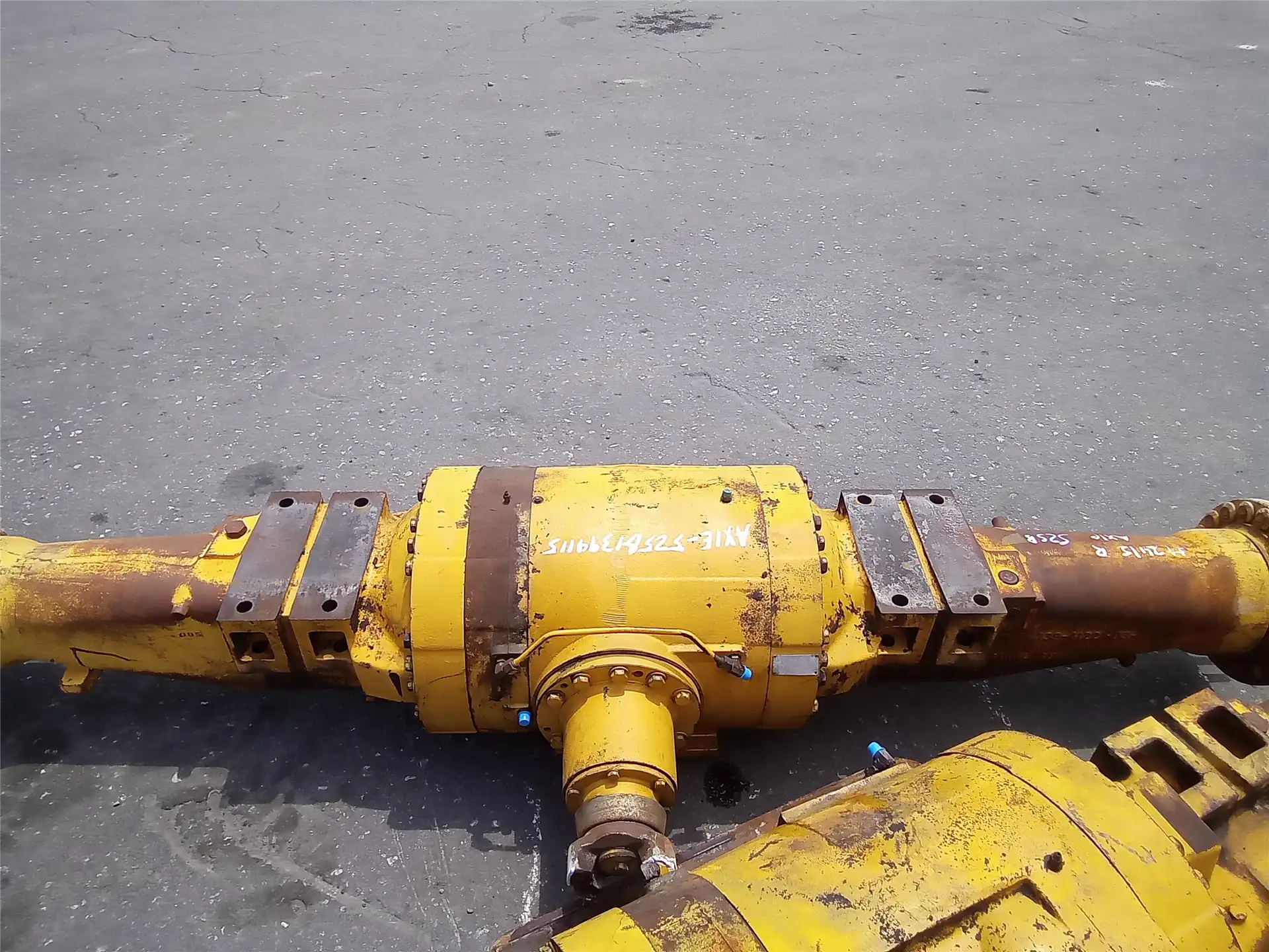 USED REAR AXLE image 2