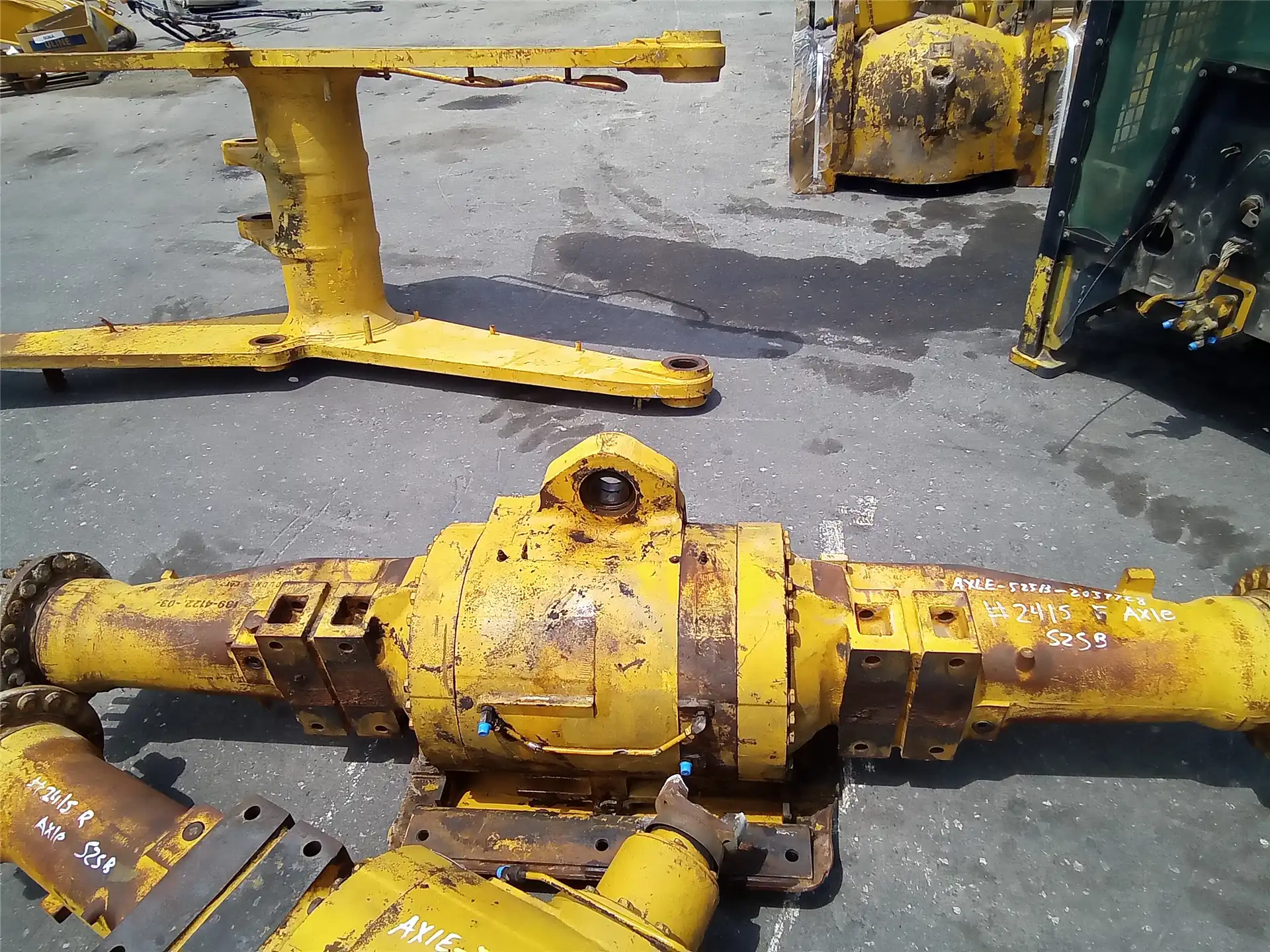 USED FRONT AXLE image 2