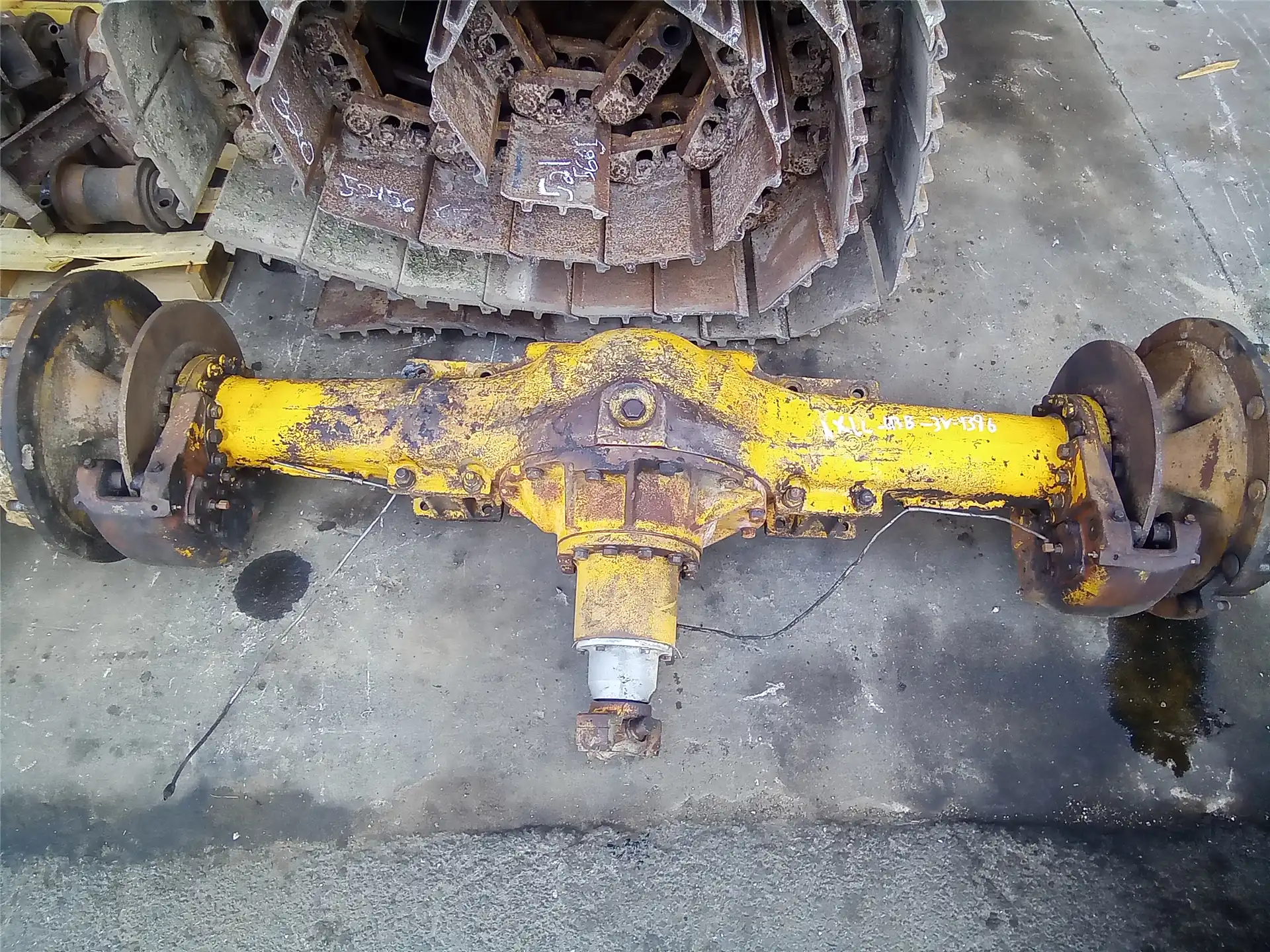 USED FRONT AXLE image 6