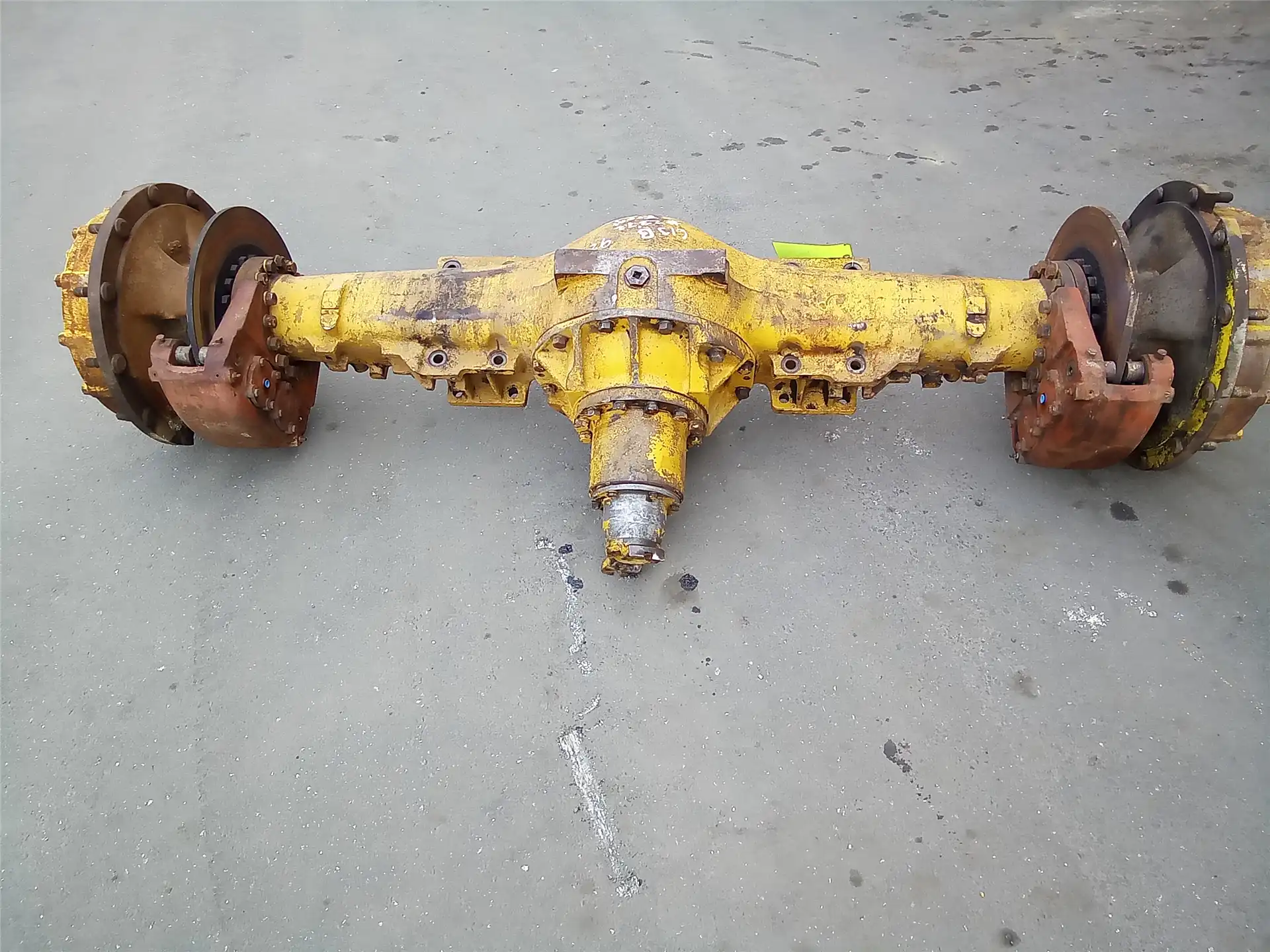 USED FRONT AXLE image 2