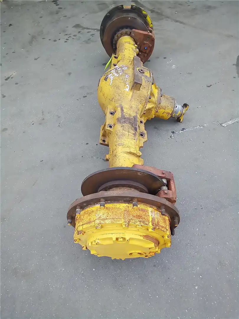 USED FRONT AXLE image 3