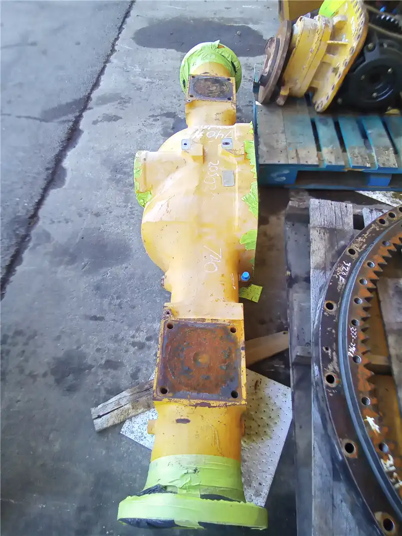 USED AXLE HOUSING image 2