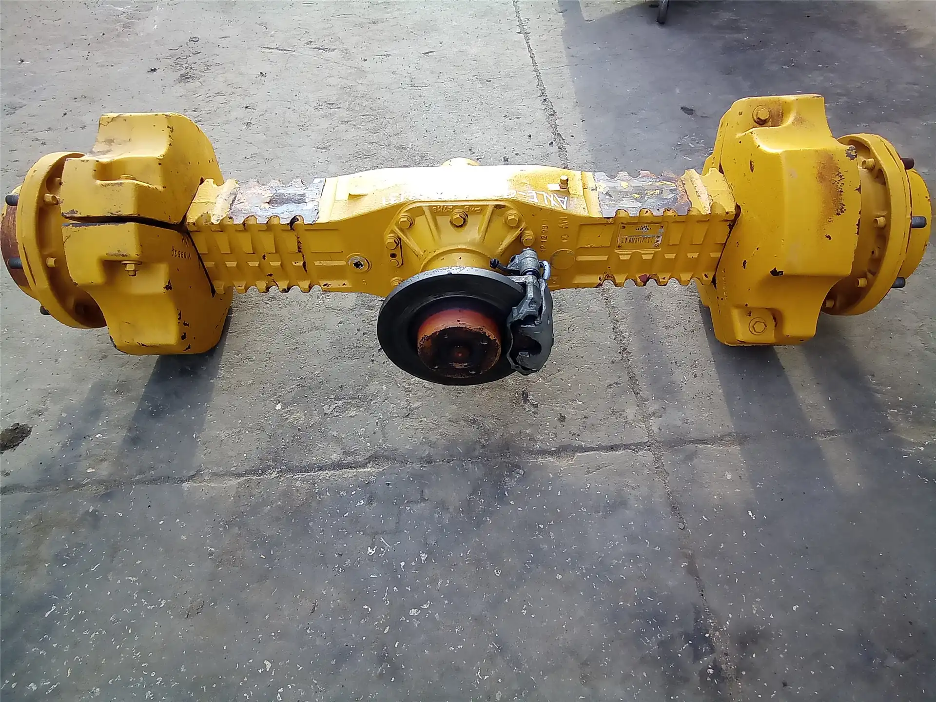 USED FRONT AXLE image 5