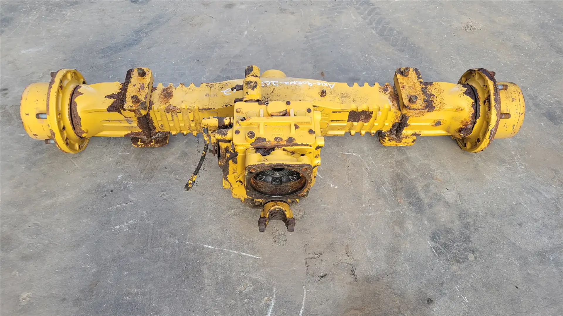 USED REAR AXLE image 2