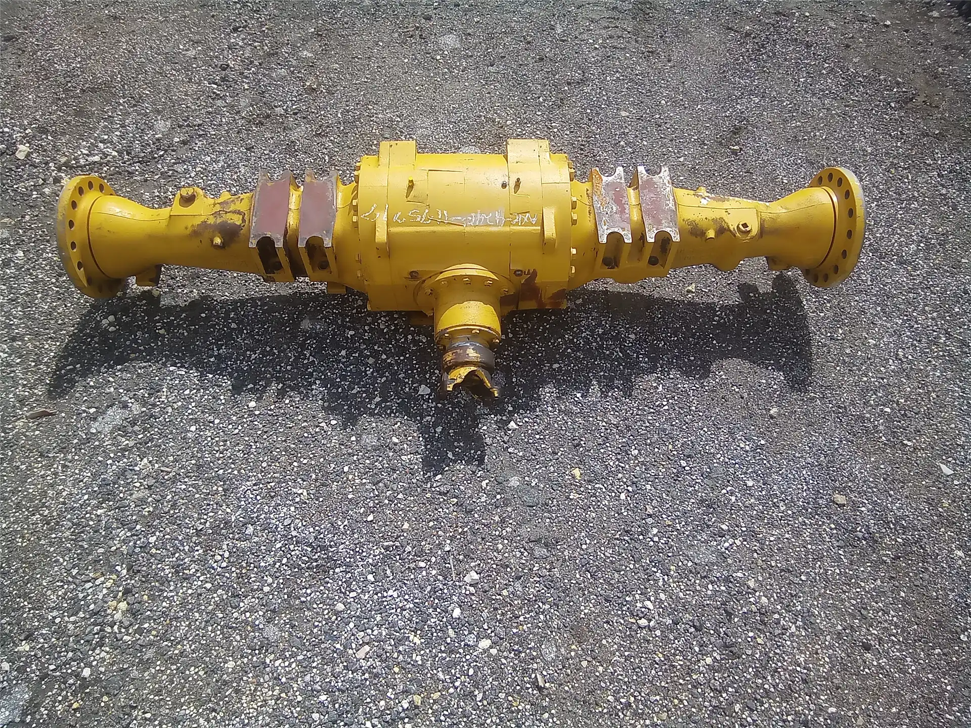 USED REAR AXLE image 3