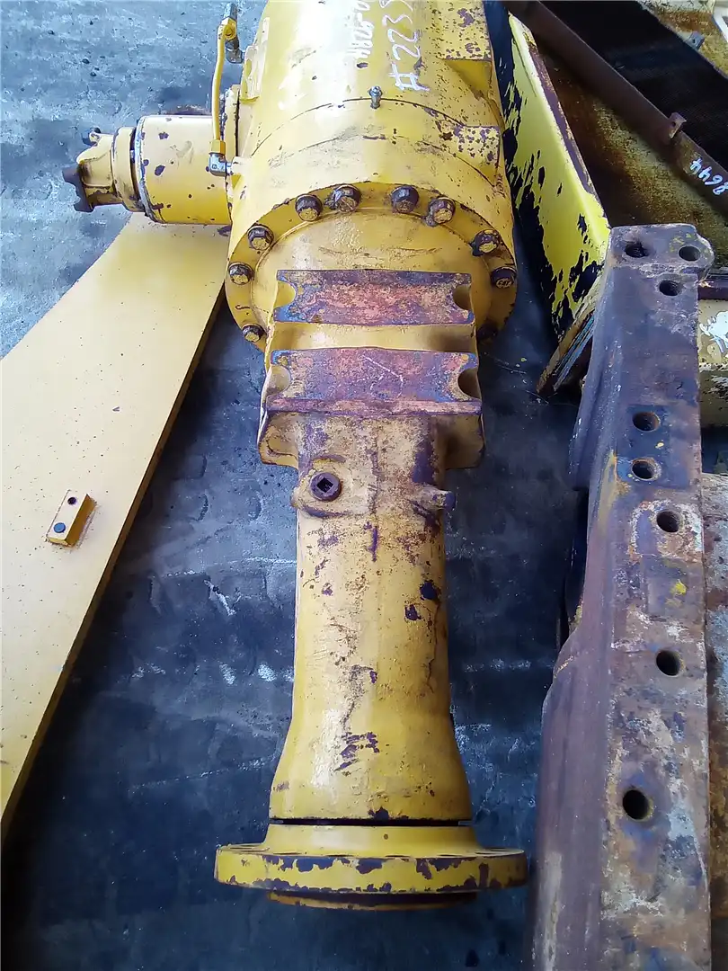 USED FRONT AXLE image 3