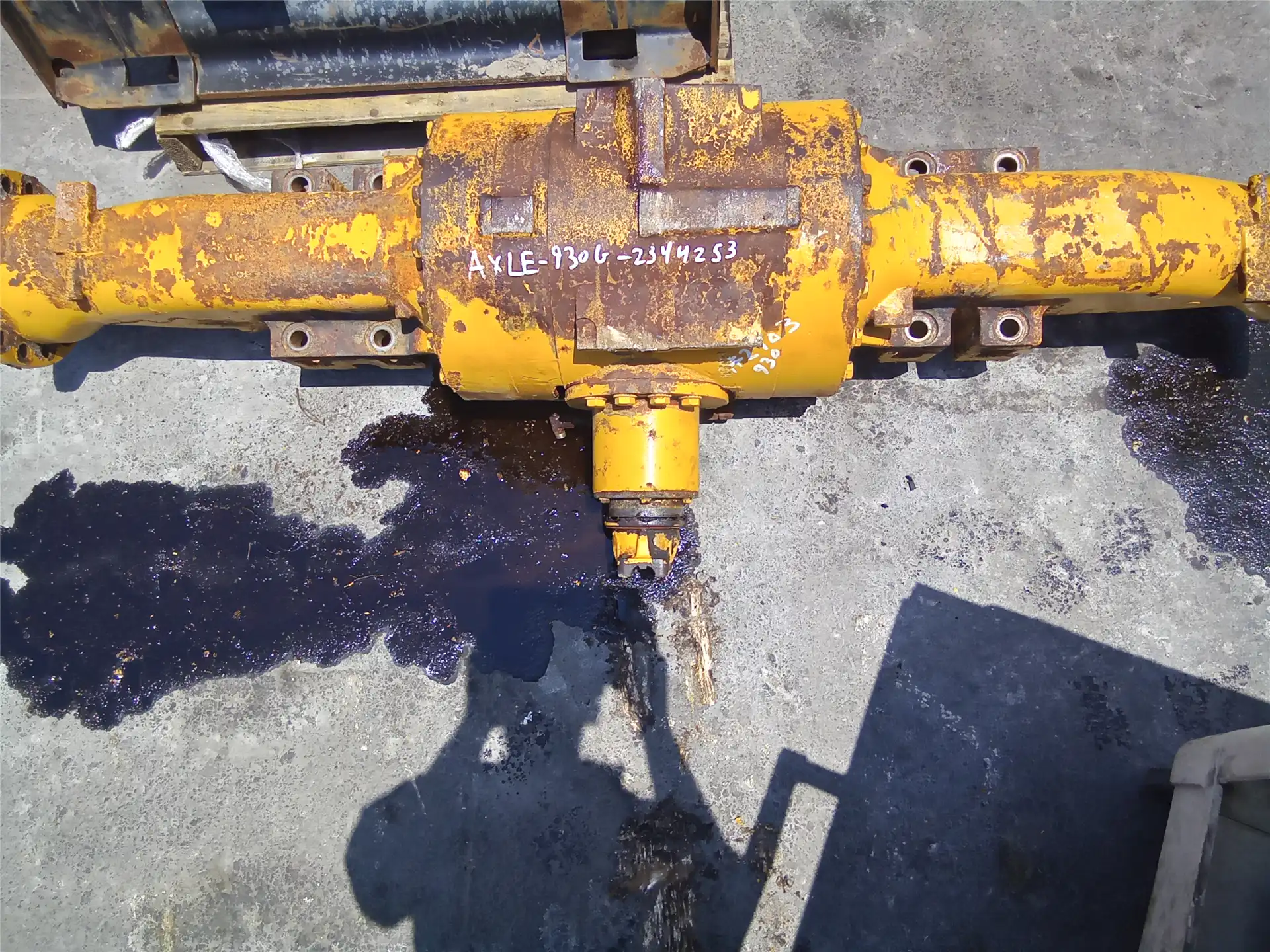 USED FRONT AXLE image 4