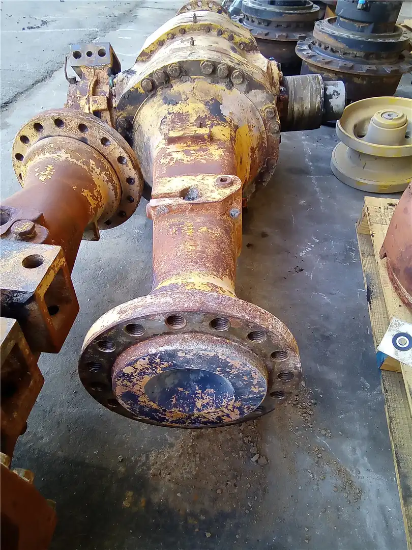 USED REAR AXLE image 6