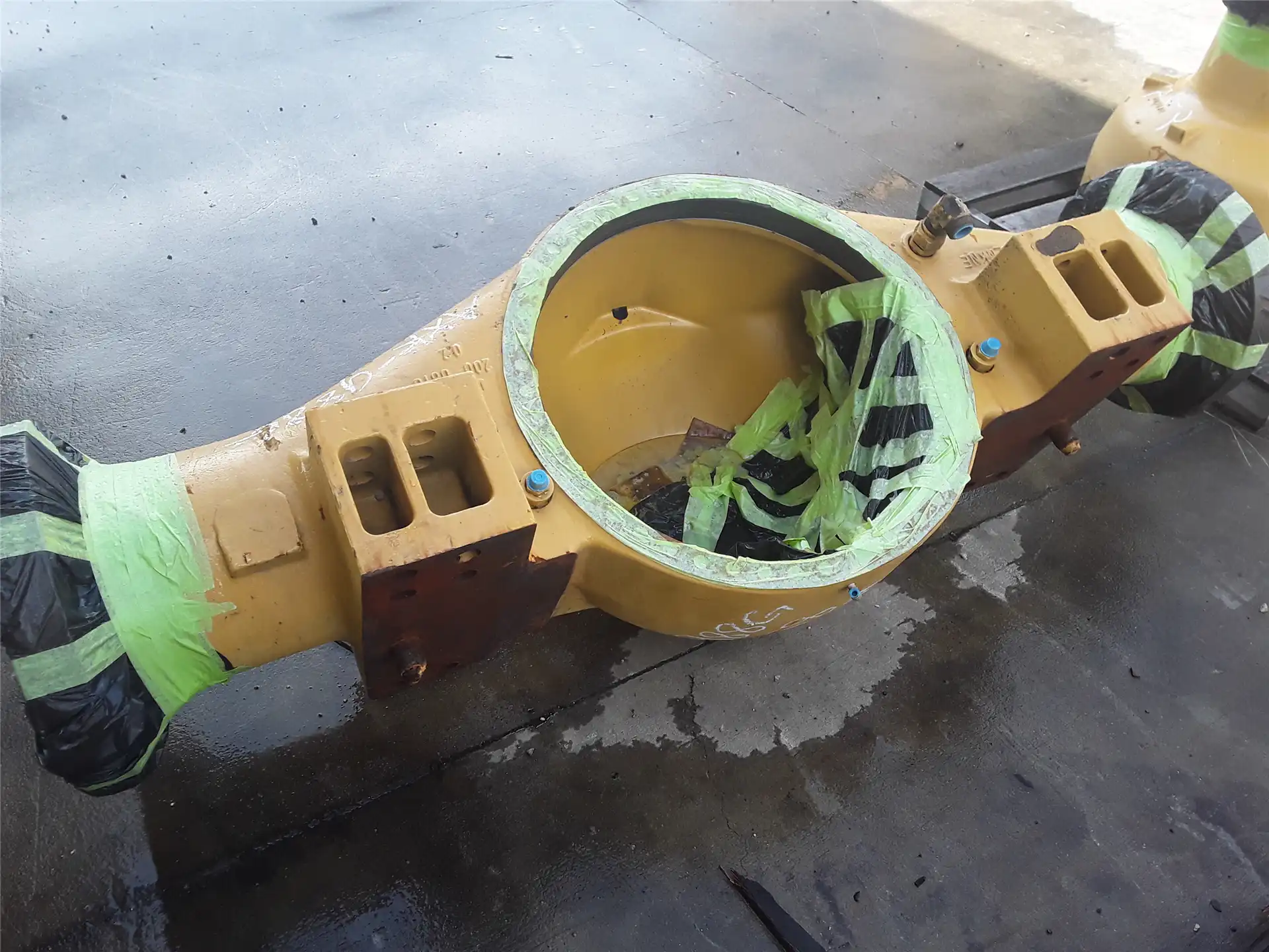 USED AXLE HOUSING indicator image 1